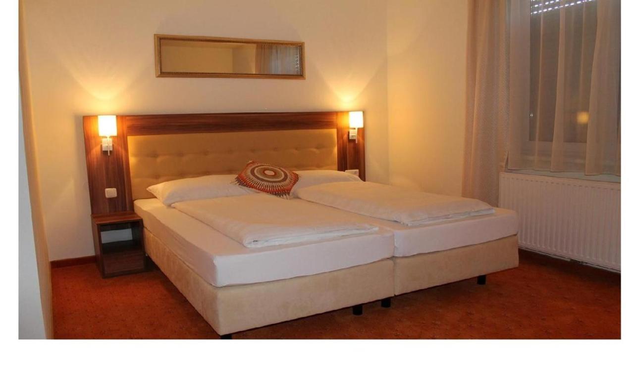 Stiftshotel Garsten Steyr Exterior photo